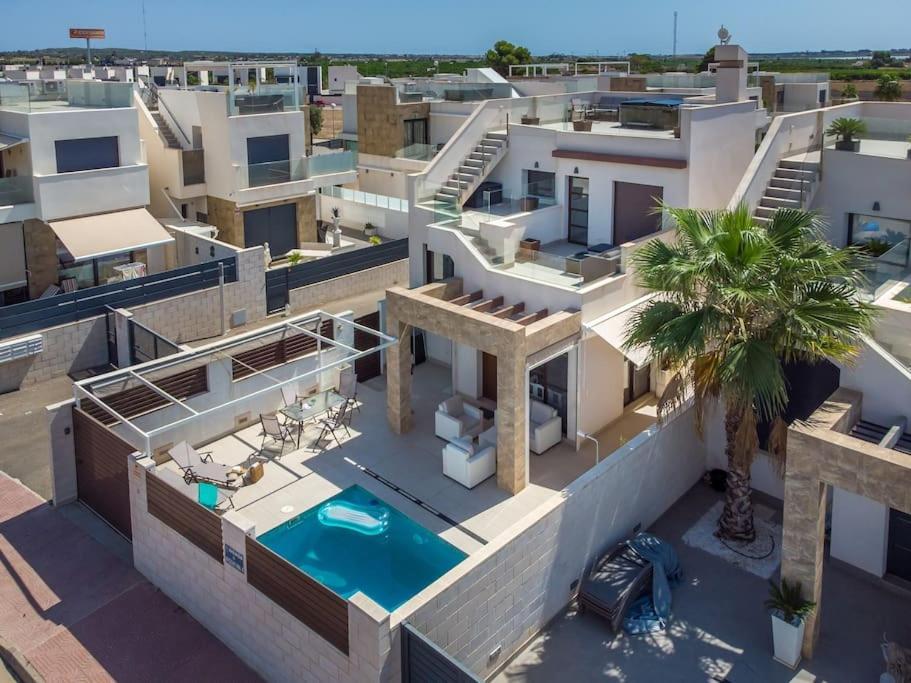 Villa Nina With Pool 罗雅勒斯 外观 照片