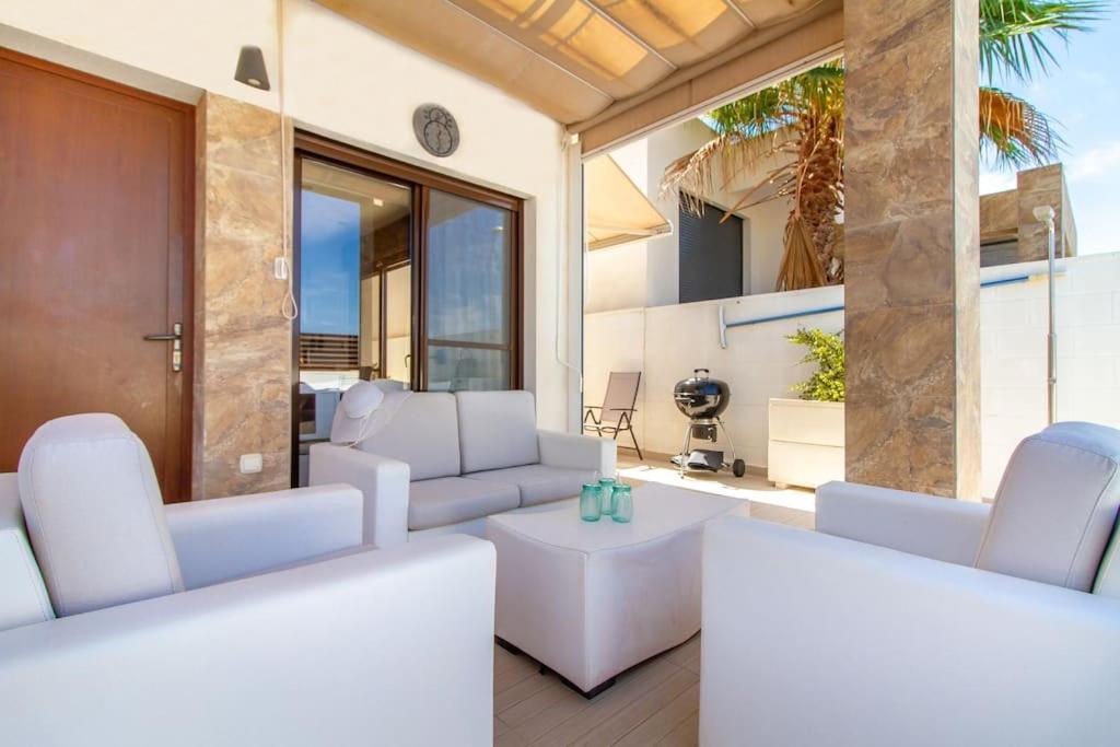 Villa Nina With Pool 罗雅勒斯 外观 照片