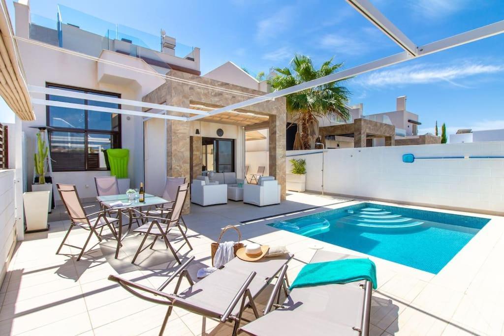 Villa Nina With Pool 罗雅勒斯 外观 照片