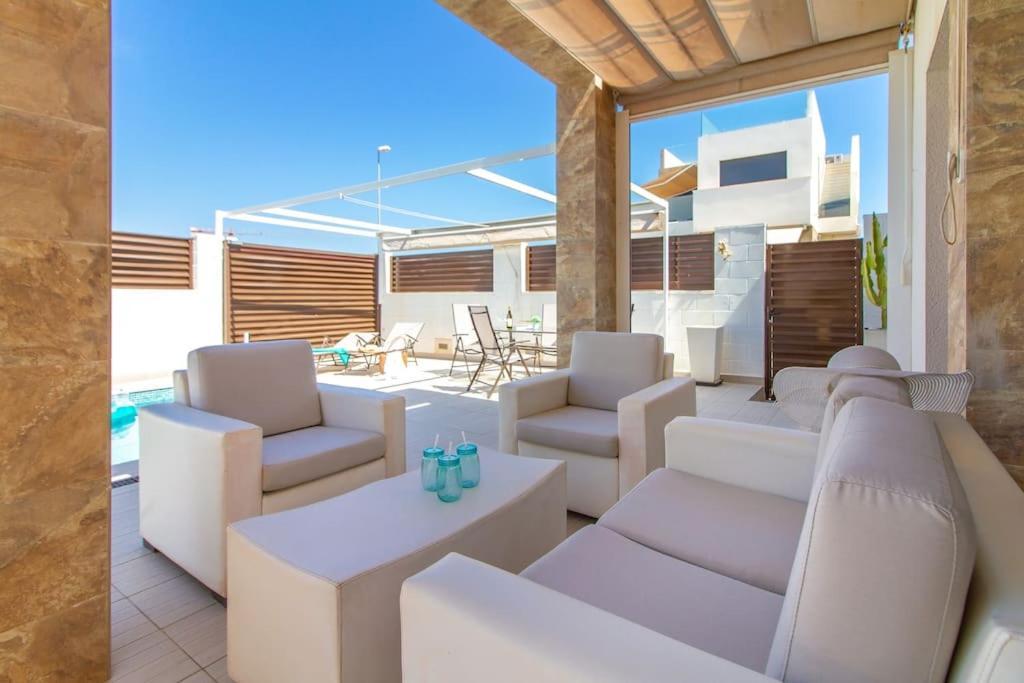 Villa Nina With Pool 罗雅勒斯 外观 照片